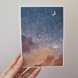 Bela art kartica sa akvarel ilustracijom noćnog neba sa mesecom iznad kamenite pustinje, sa natpisom Make the Move