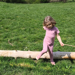 dete u roze kompletu od bambusa