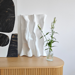 slika nastala je kroz višesatno modelovanje tankih slojeva gipsa