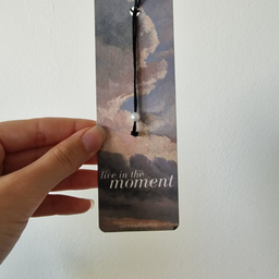 Bookmark "Live in the Moment" – oblaci i perlica