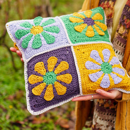 Heklana jastučnica od bakinih cvetnih kvadrata