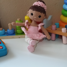 Heklna lutkice balerina izrađena od 100% pamučnog konca