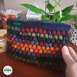 Heklana neseser torbica teget šarena