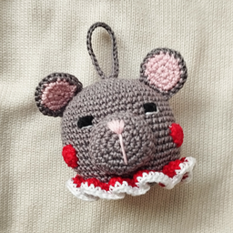 Heklani novogodišnji ukras miš