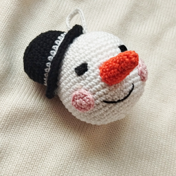 heklani novogodišnji ukras sneško