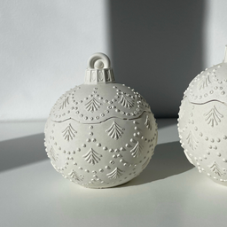1 betonska sveća - mala 'novogodišnja kugla'