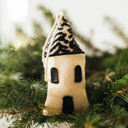 Mini kućica sa crno bež krovom-Patterned Night Cottage