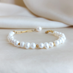 002. Narukvica niska, slatkovodni biseri, detalj