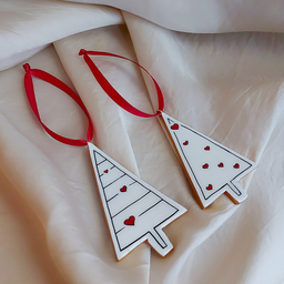 001. Novogodišnji ukras, jelke sa srcima, prednja strana