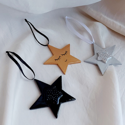 001. Novogodišnji ukras, zvezde - crna, zlatnai srebrna boja, prednja strana