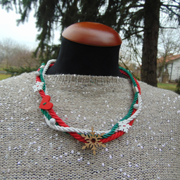 Rucno radjena ogrlica od kanapa, inspirisana zimom i praznicima.