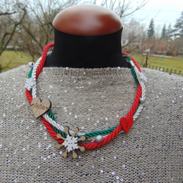 Rucno radjena ogrlica,  inspirisana zimom i praznicima.