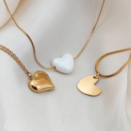 001. Ogrlice sa privescima u obliku srca, pozlata