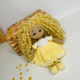 Ručno radjena heklana lutka