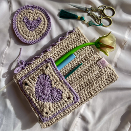 Poklon SET Ljubav Heklana navlaka za knjigu i podmetač za šolju