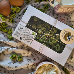 Тестенина са спанаћем и белим луком