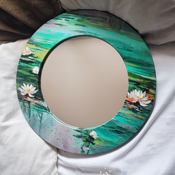 ogledalo rucno oslikanog rama u zelenim tonovima s motivom lotosa