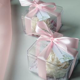 svece. 8 mart. Dan zena. Korporativni pokloni