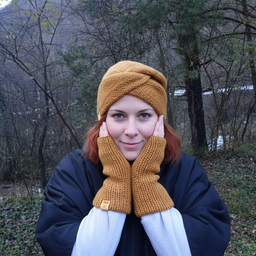 Turban traka u kombinaciji sa rukavicama bez prstiju